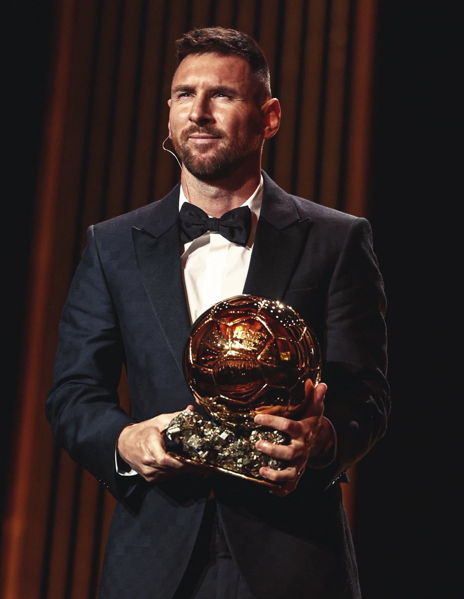 ThePuntersPage's tweet photo. 🗣️ Messi: “Erling deserved it very much too, he has won Premier League, Champions League while being the top scorer of everything. This award could have been yours today too…”. 🏆

“I’m sure in the next years you will win it”. 💯

Do you think that Haaland should have won it? 🤔 https://t.co/KybBXVM5H9