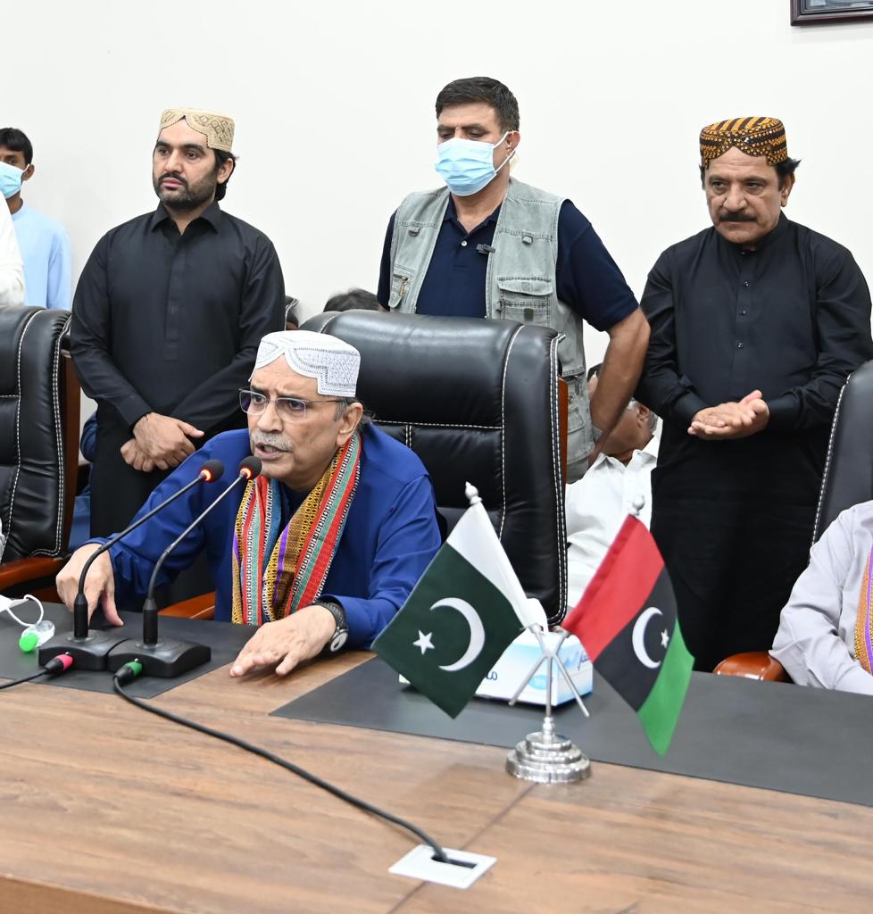 HajiAliHassanZ's tweet photo. Former President Asif Ali Zardari Sahab is convening gatherings with party members in Nawabshah, instructing them to enhance their efforts in addressing issues and aiding those in need. https://t.co/mrM3PCQk7r