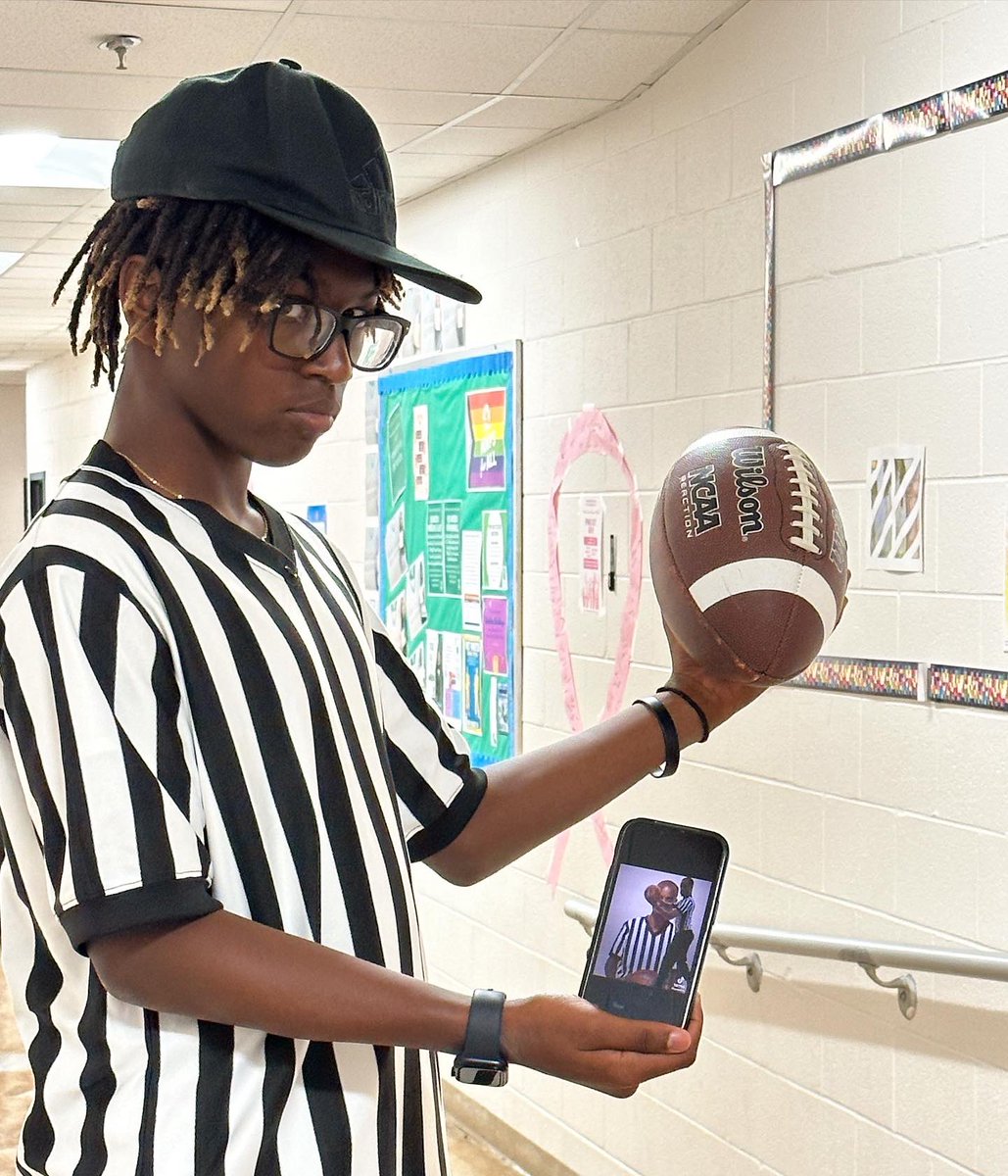 ECHS_MNPS's tweet photo. StuCo’s #FallSpiritWeek Day #1: MEME DAY was a SUCCESS 🤣 👏🏽! Tomorrow (Tuesday, 10/31) is WEAR A COSTUME (school appropriate!) 🎃. #ECHSLevelUp #HSDualEnrollment https://t.co/HzEfZCGWmT