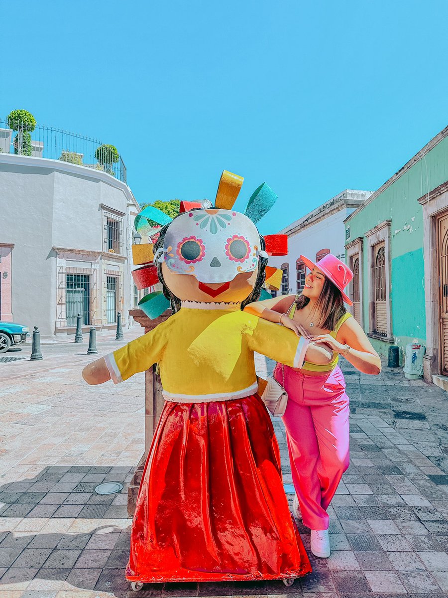KaryKaryAlvarez's tweet photo. 🏵️💀Así luce el centro histórico de Querétaro

Esta cuidad está lista para celebrar día de muertos con su monumental ofrenda en memoria de Paco Rabell icono del teatro.

🎭Además todos los días hasta el 2 de noviembre habrá funciones de teatro gratuitas 6,7 y 8 pm https://t.co/1LB8wbwpR4