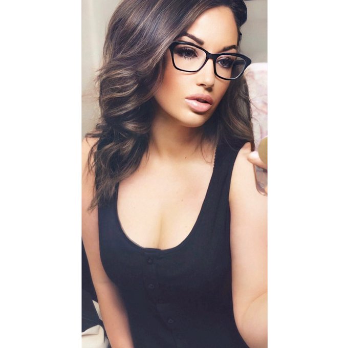 #mirrorselfiemonday https://t.co/28kBqq2UdI<a href="/tag/mirrorselfiemonday"class="tags">#mirrorselfiemonday</a>