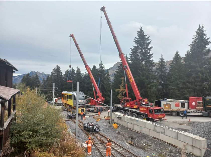Murrenlover's tweet photo. New trains being delivered upto Mürren. Ready for the winter season!
#Mürren #Murren #swisstrains #jungfrauregion #newtrains https://t.co/IeUZzbkWHV