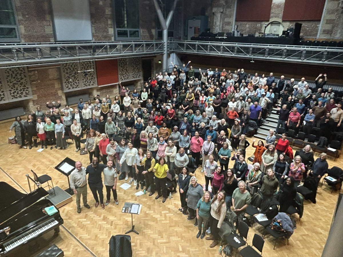 David Lawrence (@davidlmusic) on Twitter photo Gospel Explosion Week has got off to an immense start! Dr Brandon Boyd seemed justifiably happy with the 220 strong LSO Community Voices, and here’s to tomorrow night with <a href="/LSChorus/">London Symphony Chorus</a>! Gospel Explosion Week has got off to an immense start! Dr Brandon Boyd seemed justifiably happy with the 220 strong LSO Community Voices, and here’s to tomorrow night with <a href="/LSChorus/">London Symphony Chorus</a>!