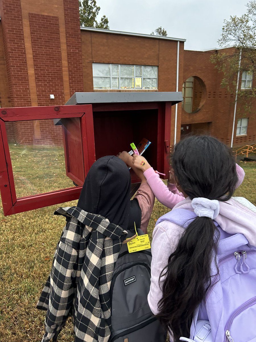 Mt. View Elementary (@mountviewes) on Twitter photo Our EL Reading Club Loves our Little Free Library! They rush to find books at dismissal each day!! Keep reading, friends! <a href="/MNPSLibraries/">MNPSLibraryServices</a> <a href="/MNPS_EL/">MNPS EL Office</a> <a href="/Library615/">Jamie Claybrooks</a> Our EL Reading Club Loves our Little Free Library! They rush to find books at dismissal each day!! Keep reading, friends! <a href="/MNPSLibraries/">MNPSLibraryServices</a> <a href="/MNPS_EL/">MNPS EL Office</a> <a href="/Library615/">Jamie Claybrooks</a>
