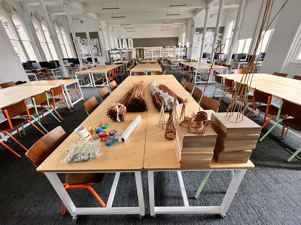 kerry_truman's tweet image. another great opportunity to share the love I have for learning and have some fun making things.. a willow weaving well-being session with our @NTUadbe 1st year #interiorarchitecture cohort.. only 50 or so students and staff having fun this morning..!? #NTUmakers #sharetolearn 🙌