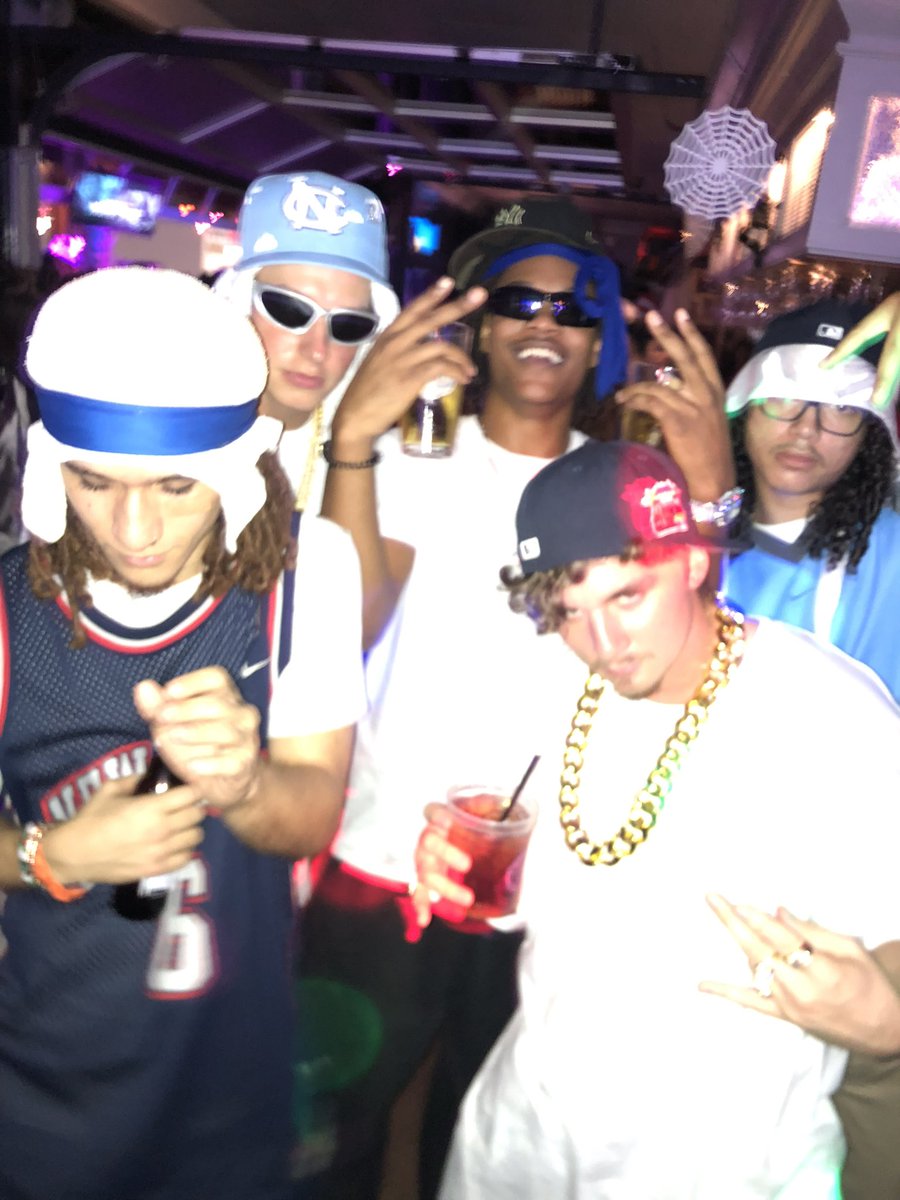 nas_mcgee's tweet photo. DJ wouldn’t play Bird Walk smh https://t.co/6qcxHTLEYD