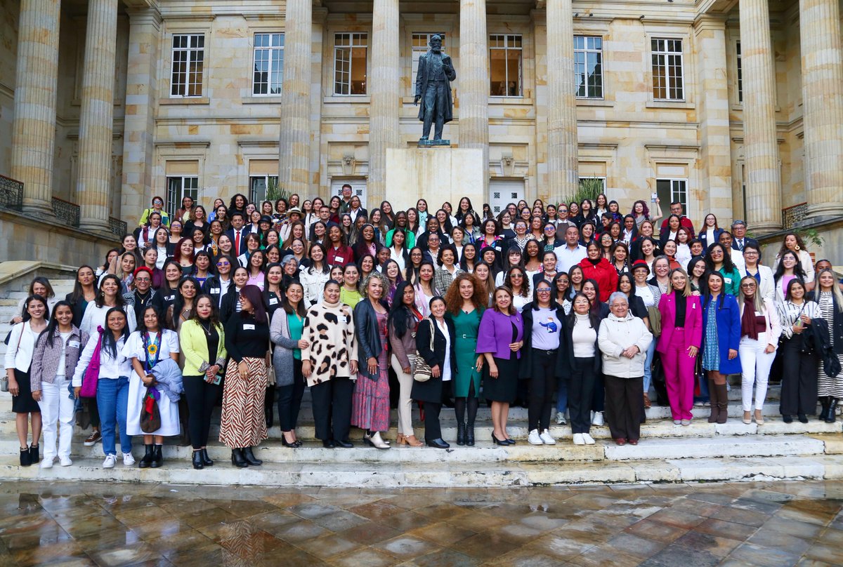 MincienciasCo's tweet photo. #ProgramaOrquídeas | "Hoy inicia una nueva etapa de relacionamiento entre la política, la academia y #MinCiencias. Necesitamos a las mujeres en la ciencia para construir una Agenda Nacional sobre Ciencia, Tecnología e Innovación", ministra @YeseniaOlayaR.
#MujeresConCiencia ✊ https://t.co/IAjeAtika9