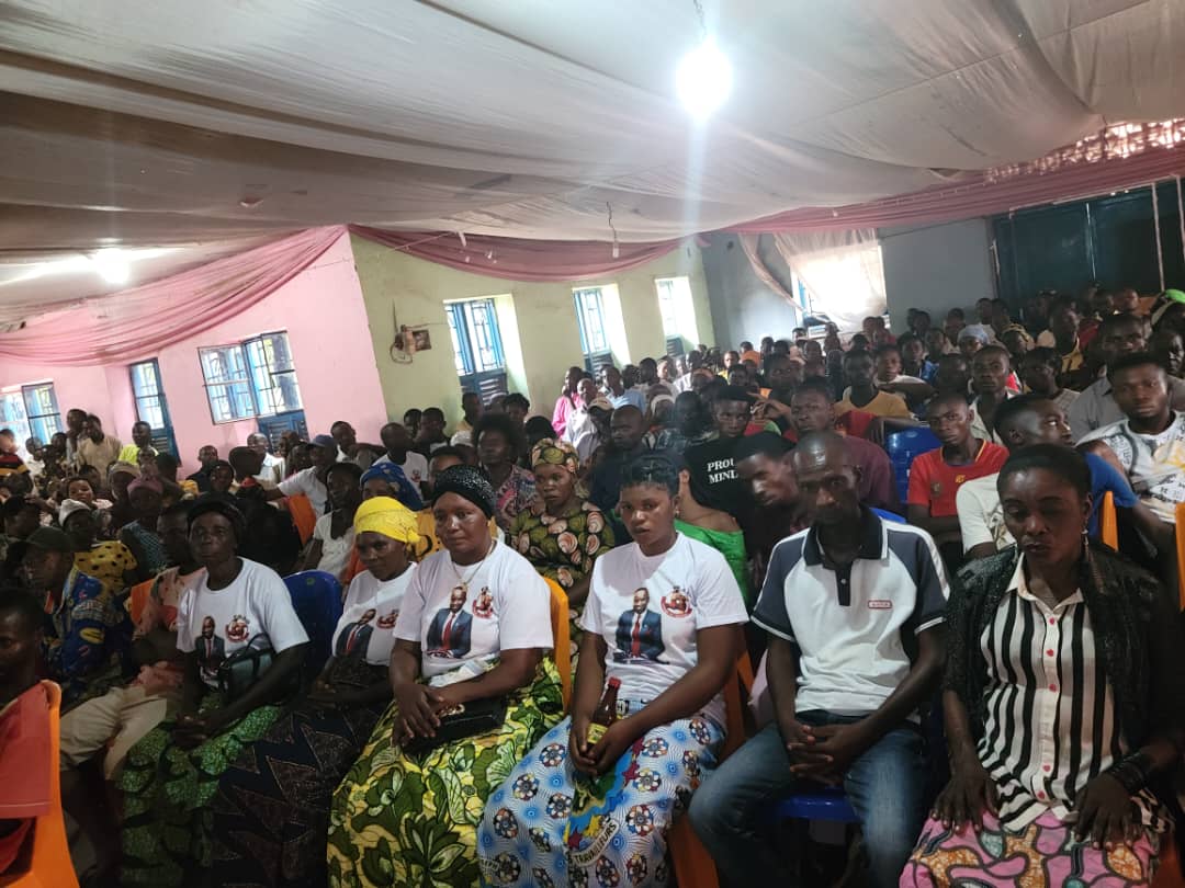 YannickNcuro243's tweet photo. #ProcessusElectoral , le n° 13 à la dép.national/Walungu était à #Kamanyola_Nyangezi ce lundi, 30/10/2023. Sur son passage, @JaquesBanywesize et sa délégation ont été ovationné par une marrée humaine déterminée à faire élire celui qui fait de Walungu sa priorité https://t.co/GE9qeYYsBq