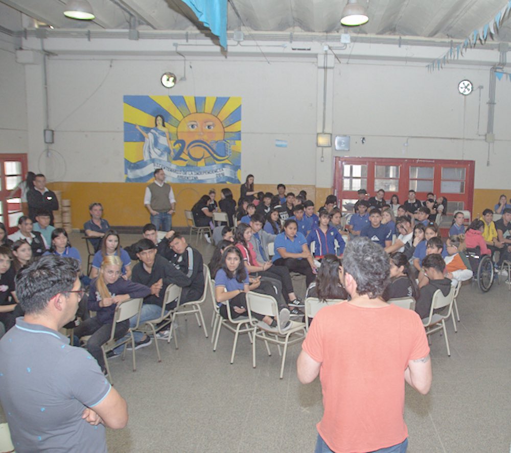 JuventudMuniCba's tweet photo. 👉Junto a los y las estudiantes del IPET N° 312 y del colegio Dalmacio Vélez Sarsfield, aprendimos nuevas herramientas indispensables para prevenir consumos problemáticos, gracias al Taller de Prevención de Adicciones del Programa IMPACTÁ 🤗 https://t.co/GfvzROIOYH