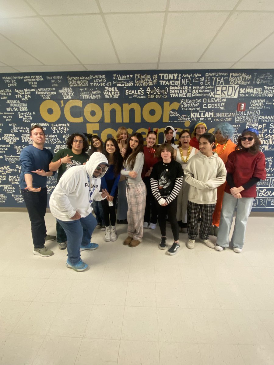 OConnorDebate's tweet photo. We took a break today to have some tricks and treats at our Halloween party!

@OCRobMartinez @NISDOConnorHS https://t.co/jg1EdbiraZ