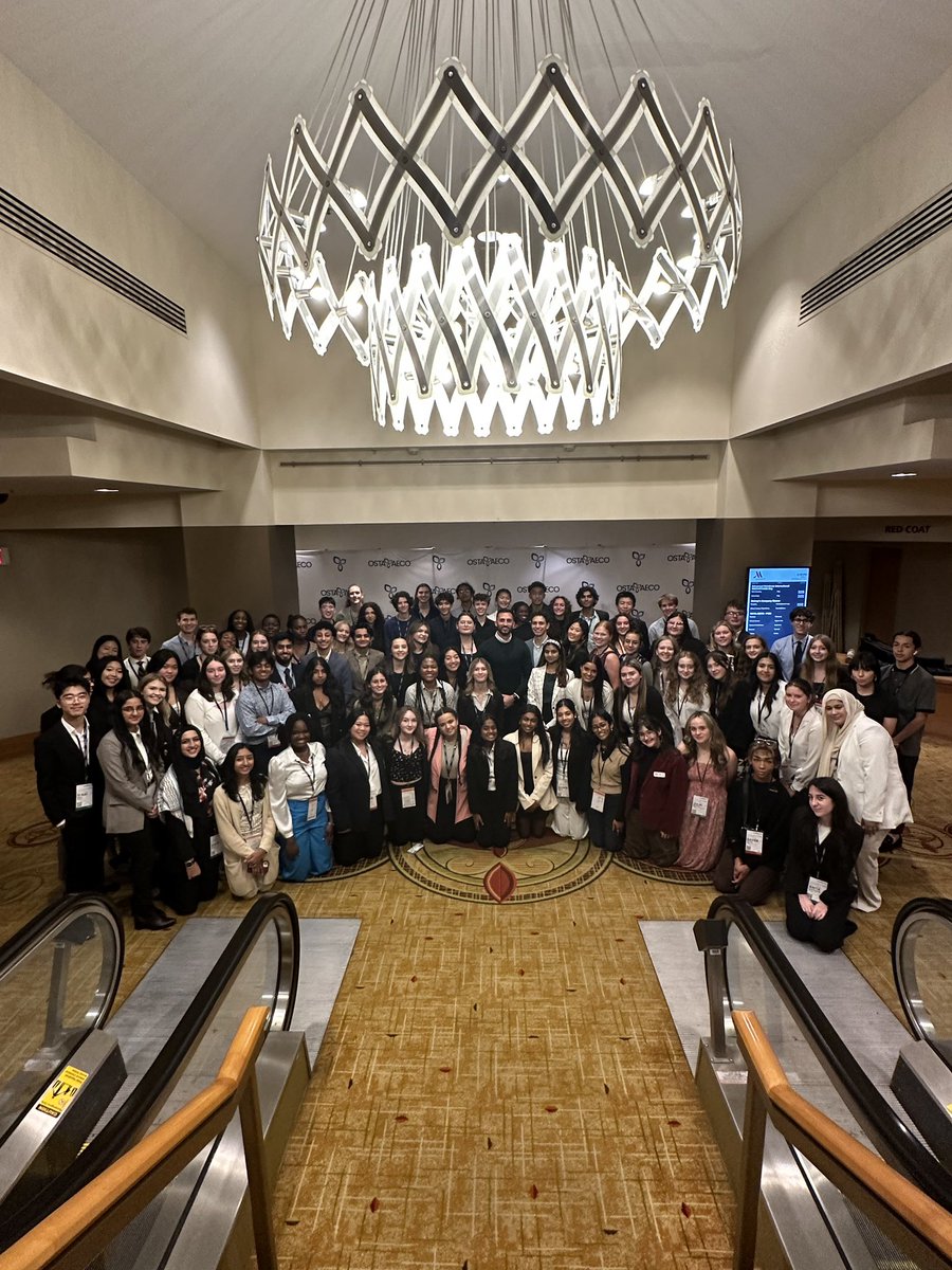 Ontario’s future leaders 👏🏻

Had a great time meeting with student trustee’s at <a href="/OSTAAECO/">OSTA-AECO</a>’s annual conference. We talked about our focus on #STEM, mental health, &amp; civic education.

I was inspired by their questions &amp; proud to witness their leadership in action.