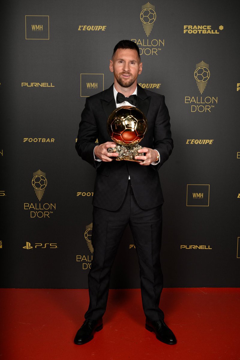 AlbicelesteTalk's tweet photo. • Would you like to present the Ballon d’Or at La Bombonera?

Leo Messi: “Yes, yes it would be a very nice to be able to share this award with the team and the people in Argentina.” https://t.co/5N1mqLSdyr