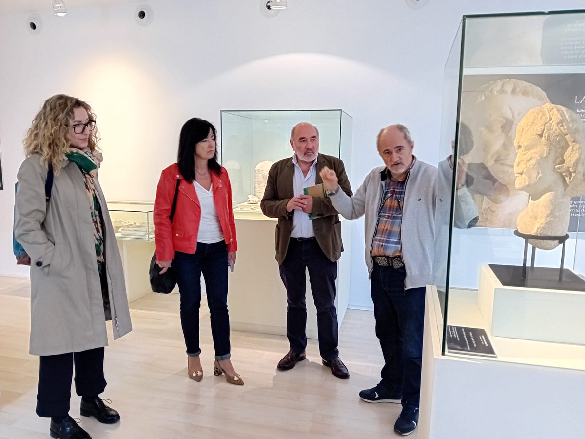 GLORIAPG2022's tweet photo. ☺️ Esta mañana hemos llegado a un acuerdo a tres bandas con El #InstitutoPatrimonioCulturalEspaña, #AuntamientoCalatayud, y la #DirecciónGeneralPatrimonio para concretar las actuaciones a realizar en los próximos meses en el yacimiento romano de #Bilbilis. https://t.co/WCUDG3EOlC