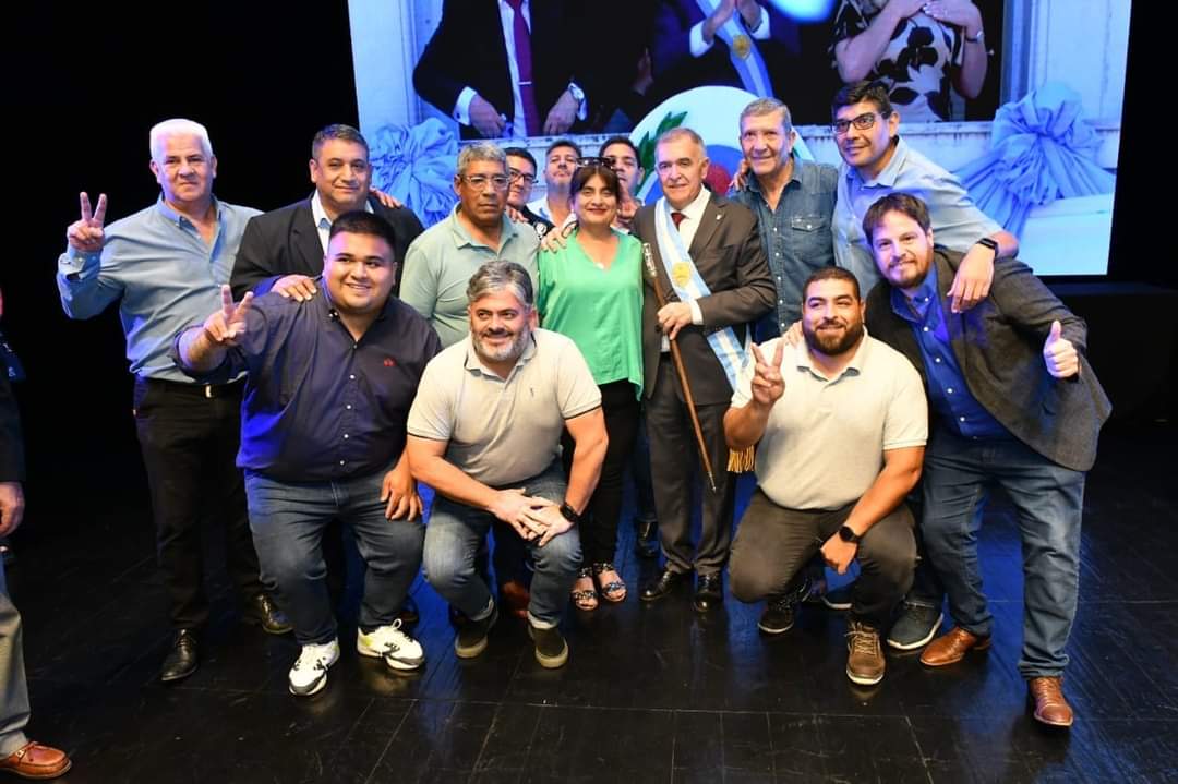 AplTucuman's tweet photo. Acompañando a nuestro secretario general de la CGT César torres en la asunción como Secretario de Trabajo de la Provincia de Tucumán designado por nuestro gobernador Osvaldo Jaldo @OsvaldoJaldo 
#CGT #unidos #APLTUCUMÁN https://t.co/EAFj5cVhh7