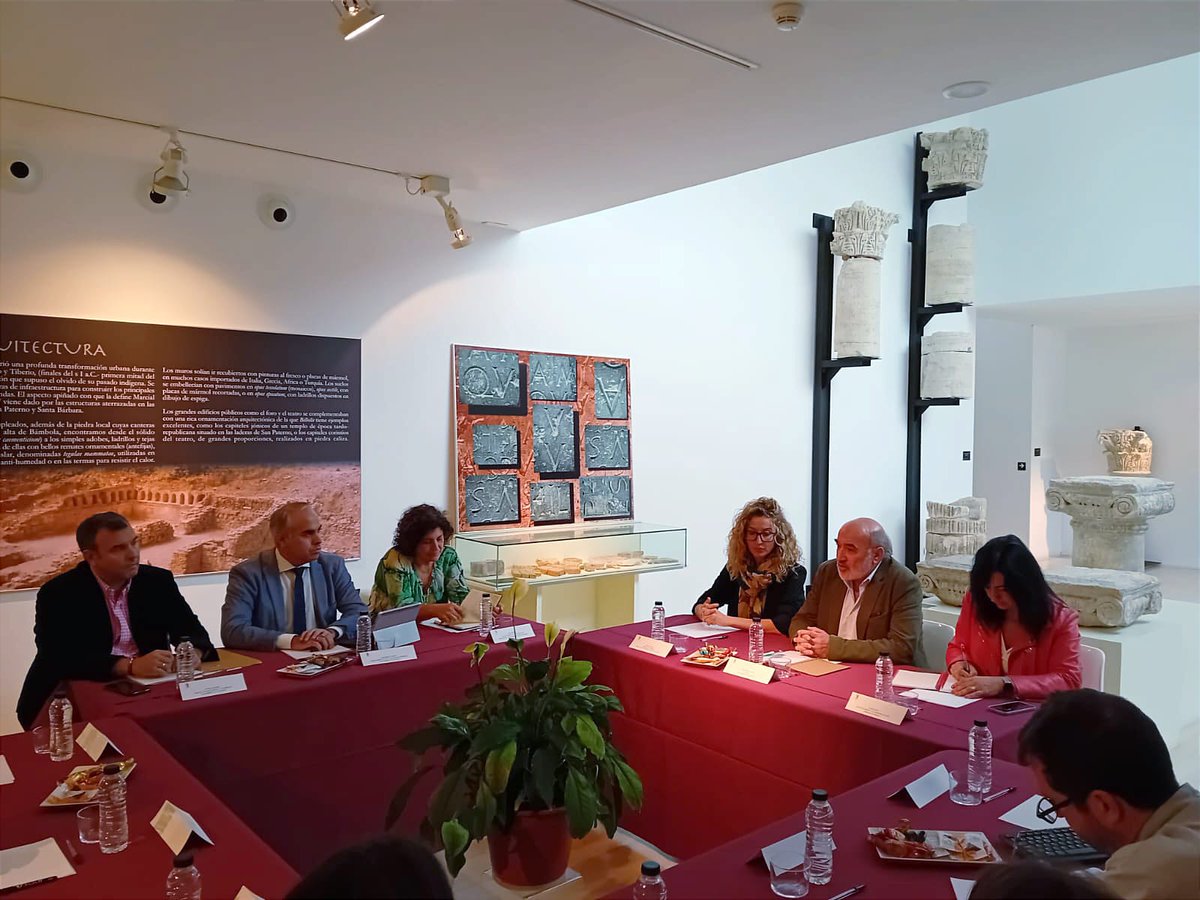 GLORIAPG2022's tweet photo. ☺️ Esta mañana hemos llegado a un acuerdo a tres bandas con El #InstitutoPatrimonioCulturalEspaña, #AuntamientoCalatayud, y la #DirecciónGeneralPatrimonio para concretar las actuaciones a realizar en los próximos meses en el yacimiento romano de #Bilbilis. https://t.co/WCUDG3EOlC