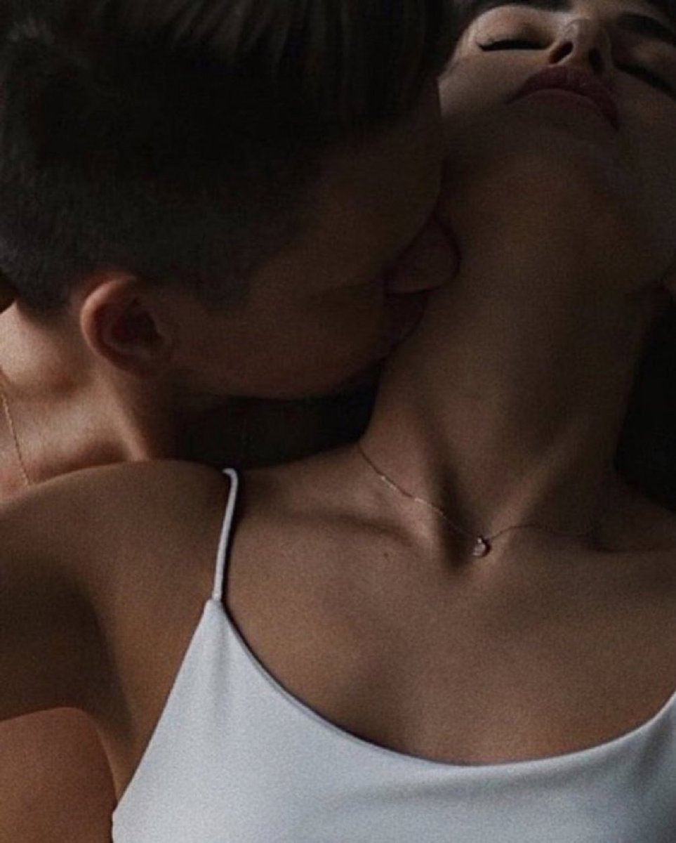 CouplesNotez's tweet photo. Neck kisses https://t.co/vvs9di2ClW