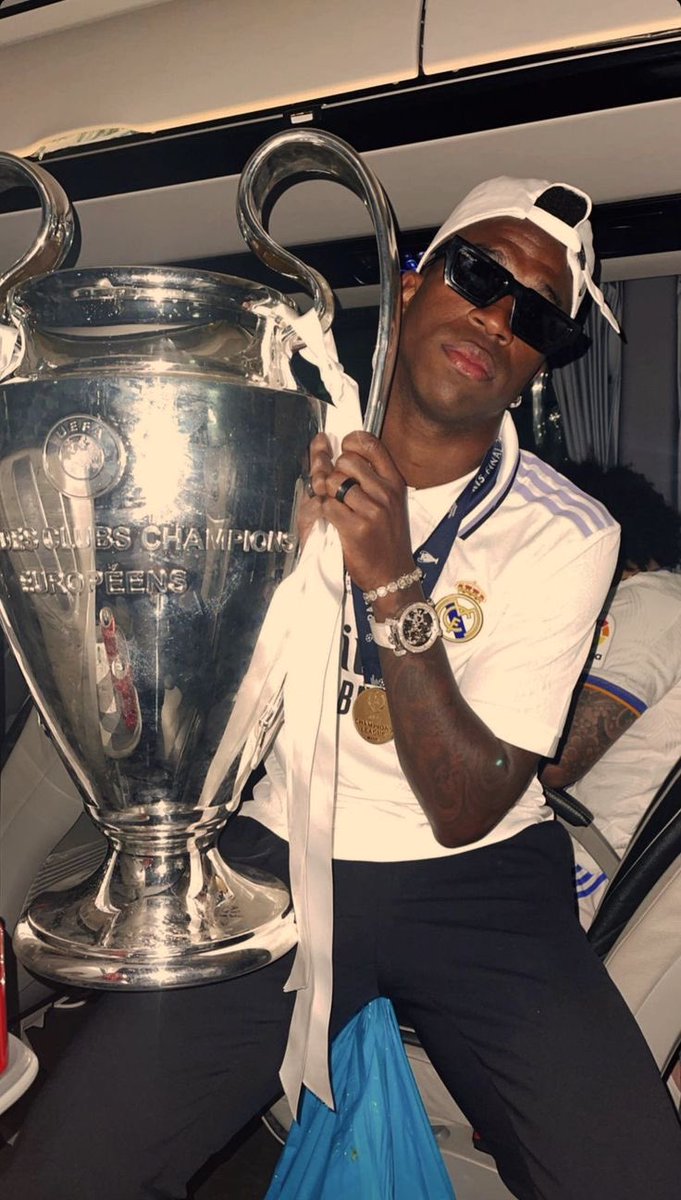 1mvdz's tweet photo. @valenciacf 🤣🤣🤣🤣🤣 https://t.co/Shd4fifFlG