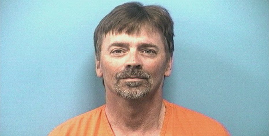 3ChicsPolitico's tweet photo. Arthur Ray Hanson, II, has been indicted by a federal grand jury in Atlanta on charges of transmitting interstate threats to injure Fulton County District Attorney Fani Willis and Fulton County Sheriff Patrick Labat

https://t.co/FOEoLF4Bka https://t.co/DF27sRxml8