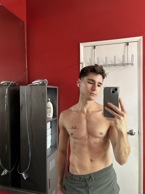 I feel my milkers jiggle when I walk now. https://t.co/cG2GNUWFDr