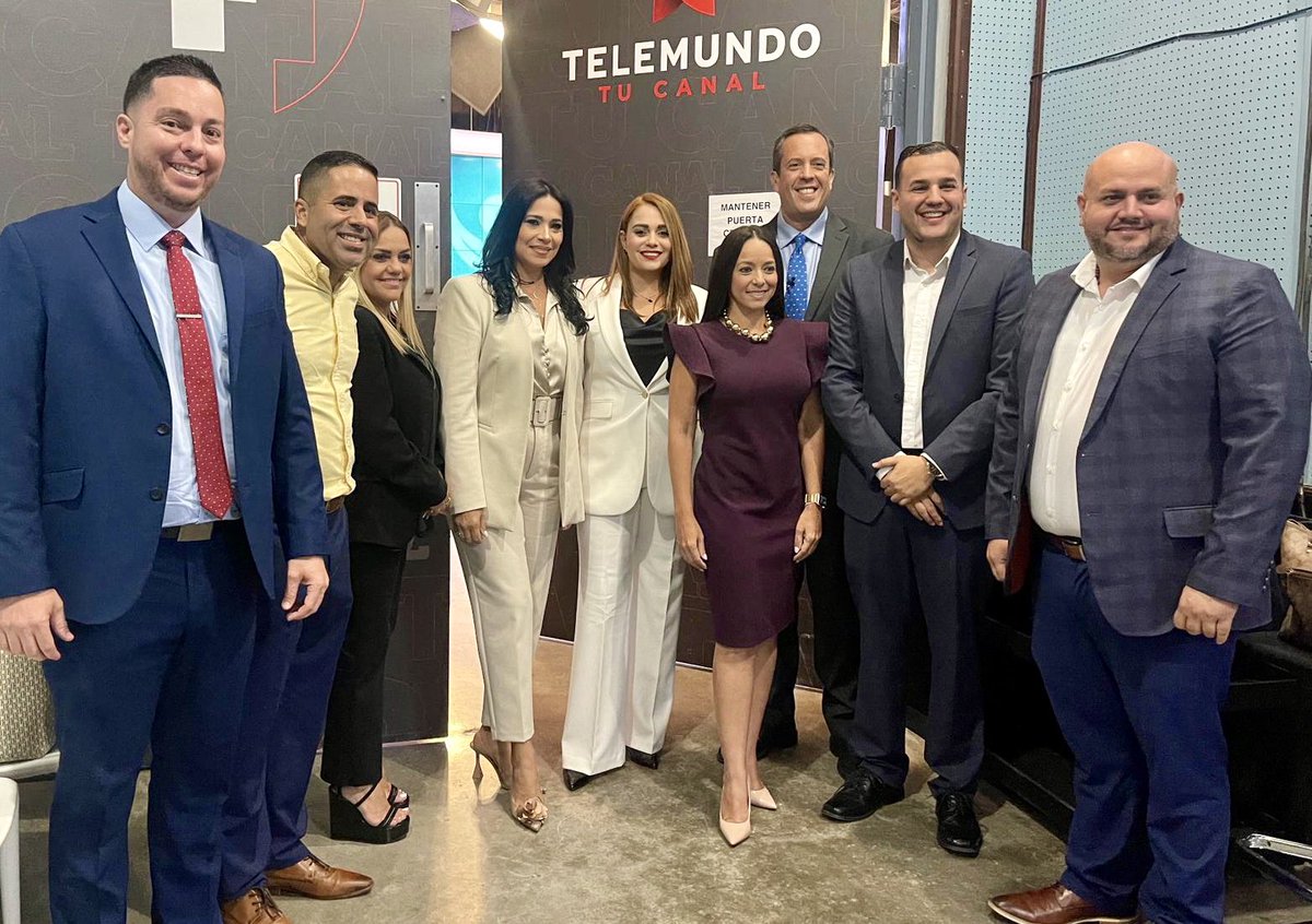 mabelvelezpr's tweet photo. [Hoy]Junto al senador @trschatz51 y un grupo de compañeros que aspiran al igual que yo al #SenadoPNP, participamos en entrevistas con @rafaellenin para su programa #PrimeraPregunta. Donde expresé las razones por las cuales doy un paso adelante para aspirar al distrito de Bayamón. https://t.co/nx2un9T4DO