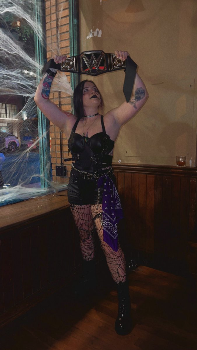 Pamela Isley🥀 tweet media