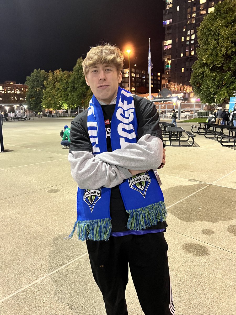 tambes4's tweet photo. Crossbar challenge champ!  #SoundersMatchday #SEAvDAL https://t.co/SSPzA7X9Xk