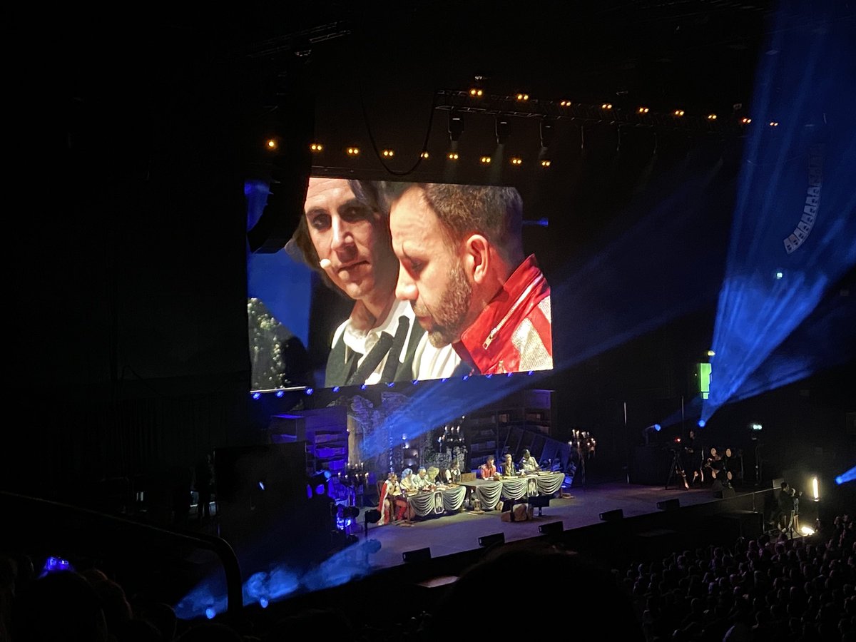 onesmolhurt's tweet photo. In case you were wondering, yeah, I died ✨ this angle had me sobbing, the expressions and matt at the back it was just. Beautiful? Yes. 🥹💖 https://t.co/HbgqiLs48o
