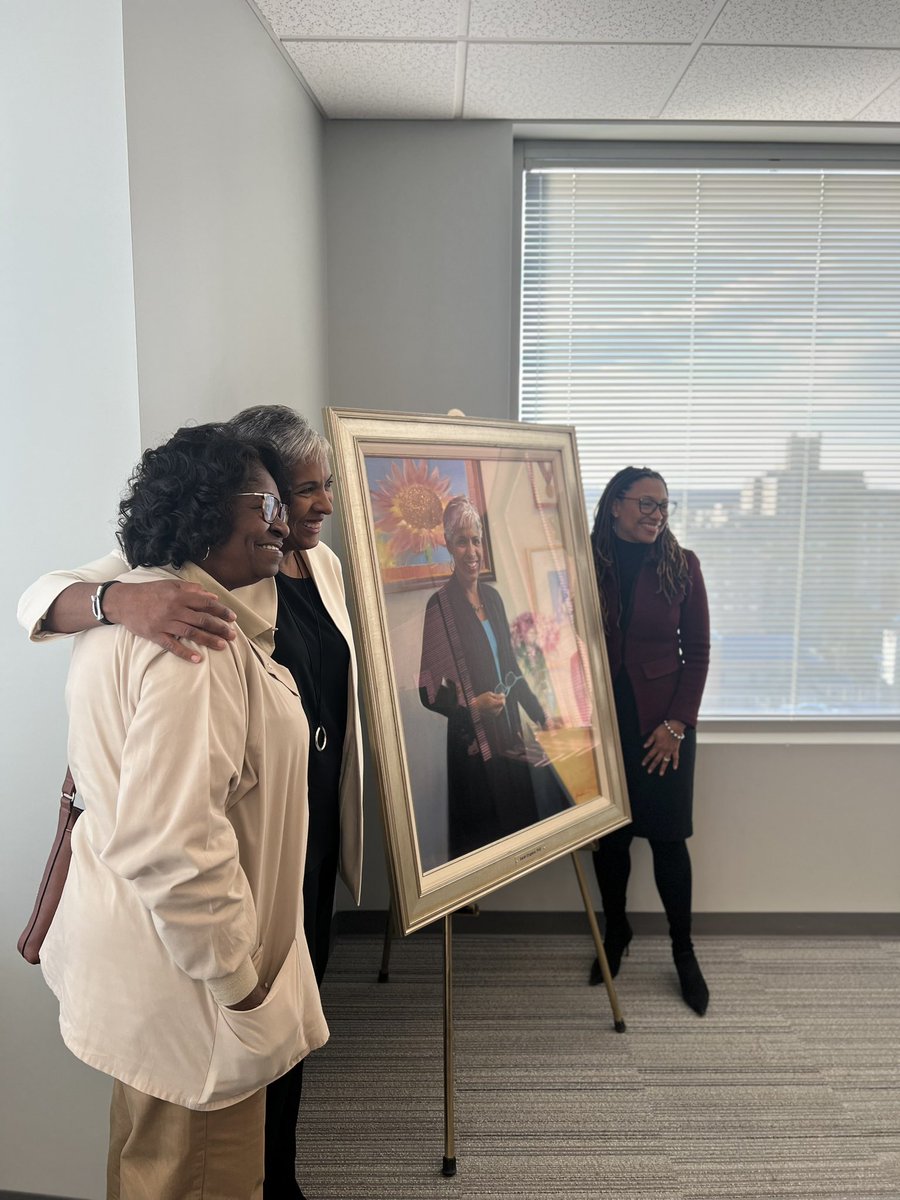 nardhygomez's tweet image. Such a beautiful moment and speech! @DKhabeleMD @Englandsk785 @WUSTL @WUSTLmed Congratulations, Sarah! What a beautiful portrait! #CRepHS @WashU_OBGYN