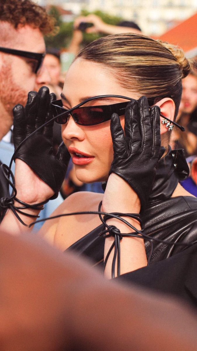 clinepics's tweet photo. madelyn cline by Givenchy at the #PFW23 https://t.co/vN6MlZMYf8