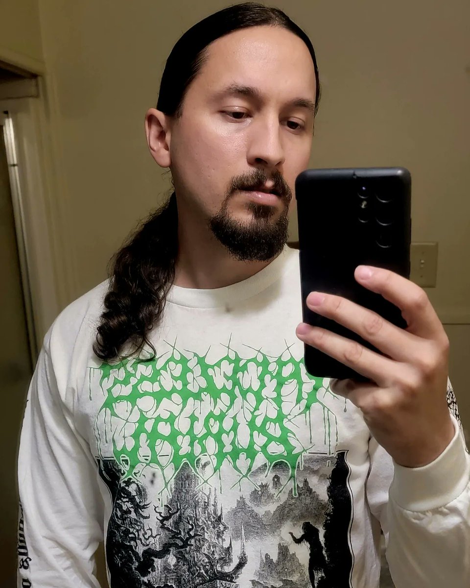 TheSonOfNun's tweet photo. Sick new Faceless Burial - At the Foothills of Deliration longsleeve courtesy of Inferno Screen Printing. 

Green and black on white 🟩⬛⬜️

#facelessburial #atthefoothillsofdeliration #speciation #multiversalabattoir #grotesquemiscreation #metallongsleeve #australiandeathmetal https://t.co/KDDStOgMw0