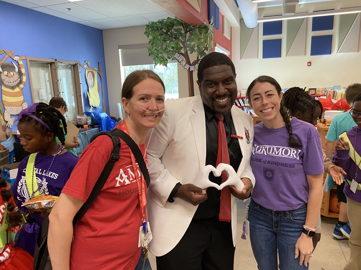 sharongator1's tweet photo. Started the day @WPEUnicorns for storybook parade and ended the day getting to watch @mrronclark_ , @kimbearden , and @JBernadin pour into @pbcsd students and teachers.  @SLLpbc @KristenRulison https://t.co/IQZAEA9RRi