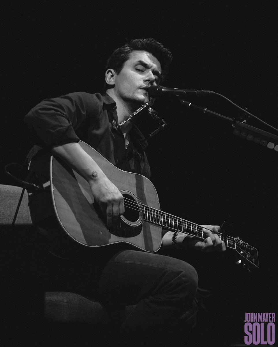 JohnMayer's tweet photo. Dallas, TX - the first of three shows in Texas, and a really wonderful one at that. Thanks for the clever sign requests. You keep me on my toes every night. https://t.co/iMq2TpEm3a