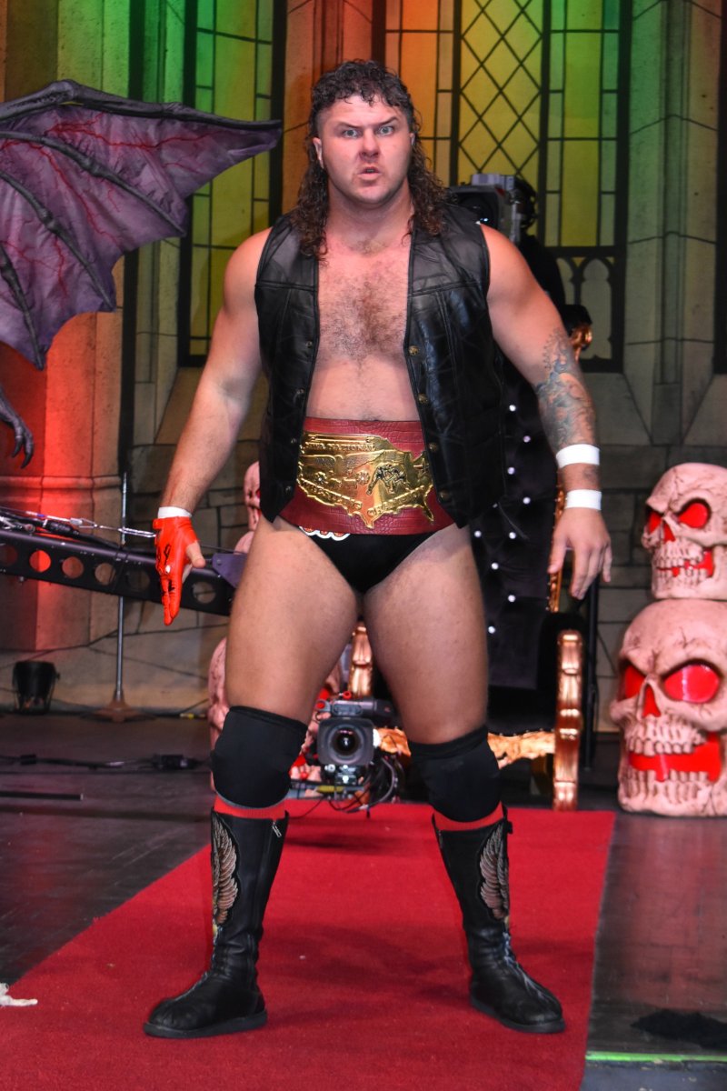 vinchuyem's tweet photo. What an amazing night at NWA Samhain! @thrillbillytcb  @nwa https://t.co/IlxN0owKwD
