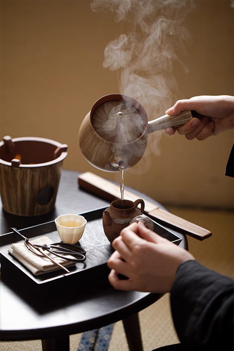 morimatea's tweet photo. We get a lot of enjoyment from tea in autumn.
.
.
.
#cookingtea #electricwire #stove #stovetop #claypottery #claypot #teapot #potlovers #teatray #traydecoration #autumnstyles #autumnaesthetic #autumnfashion #enjoyit #slowlifediary #tealife #teaday #teacommunity #morimatea https://t.co/R7WefGjPzS