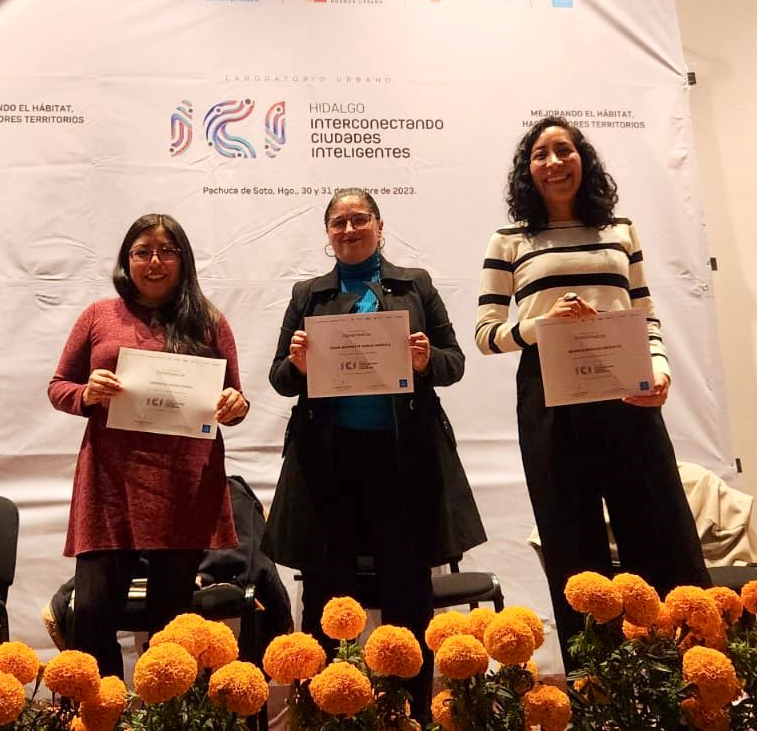 RocioGonzalezH8's tweet photo. Participaron @veronica_v4ld3z, @DianiJen y @marmmor de la #UPMRIP en el panel “América Latina Moviendo Acciones” (ALMA), coordinado por la @SRE_mx, en el Foro Hidalgo. https://t.co/bKZI1SgPtg