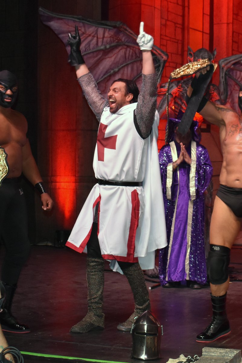 vinchuyem's tweet photo. What an amazing night at NWA Samhain @AronsThoughts @RDoggRodneyMack @MarsheRockett  @nwa https://t.co/ianF4M8KSK
