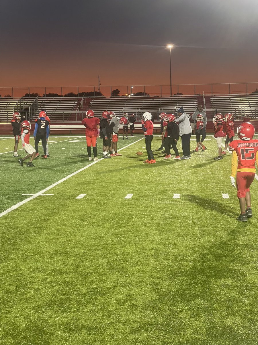 “ Great to see our future Titans,
 the Mighty Vikings under the lights practicing and getting better. 
A big thanks to the men and women of Jacksonville for their work with our youth football.” #ALLIN #TSD