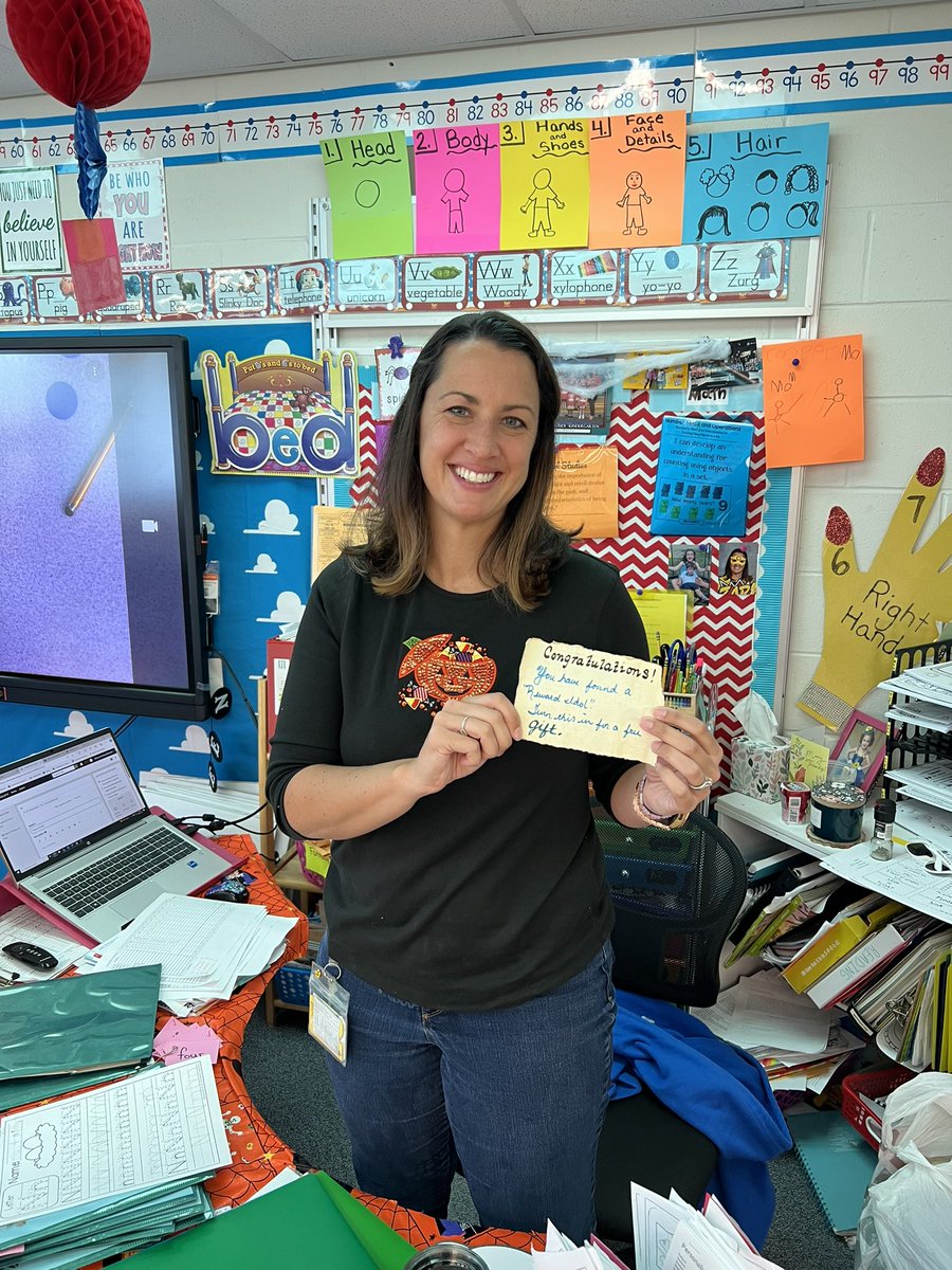 PrincipalPagano's tweet photo. Latest idol hunters!! Congrats to Mrs. Como and Mrs. Baroudi! Enjoy the rewards! #wearechocachatti https://t.co/bKgqKVzbmy