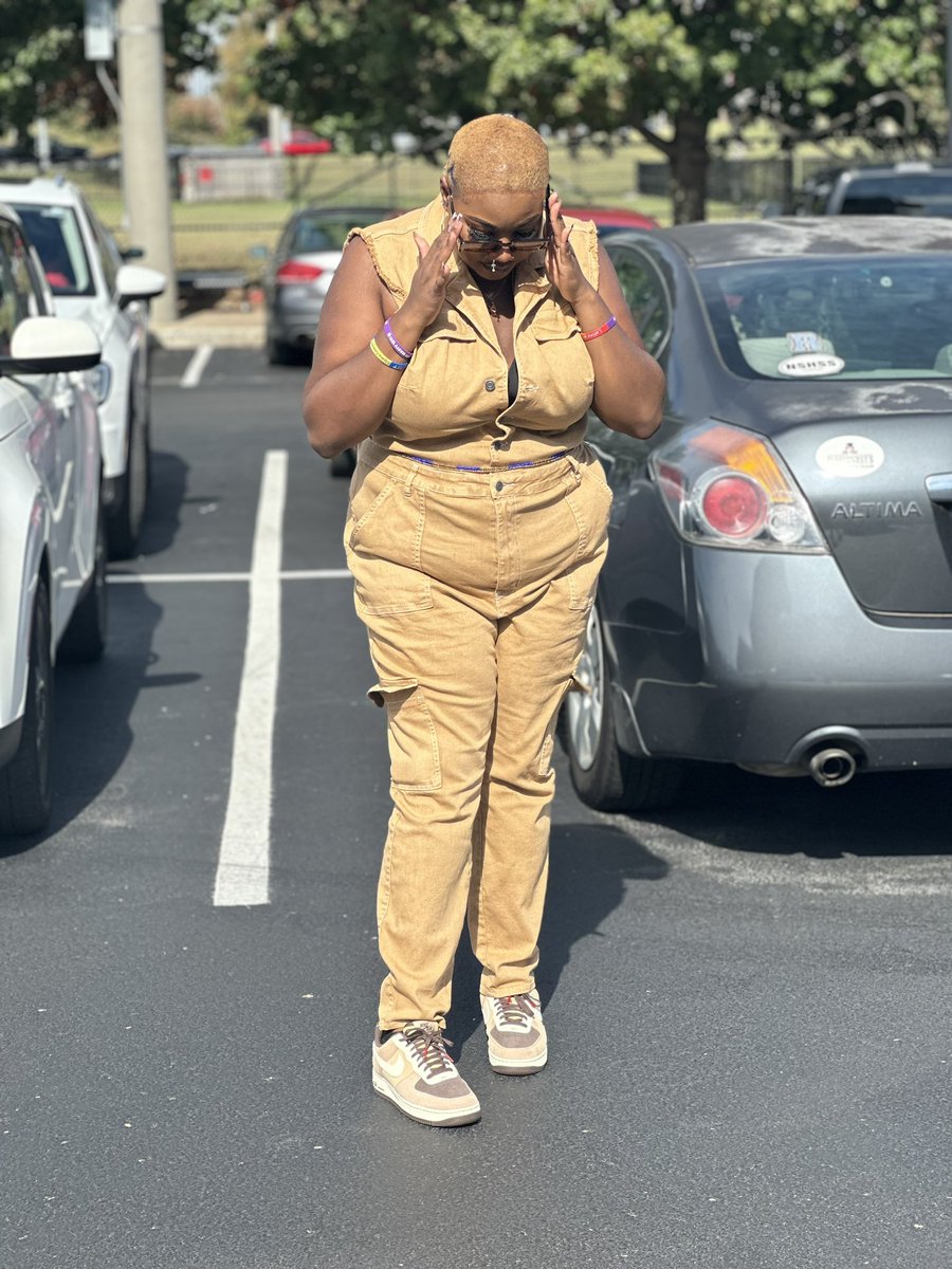 ZarriiP's tweet photo. I ate homecoming real bad☺️💙💛 #sgrho #poodle #baldie #sigmagammarho #prettypoodle #bigchop https://t.co/PPQqG42FgD