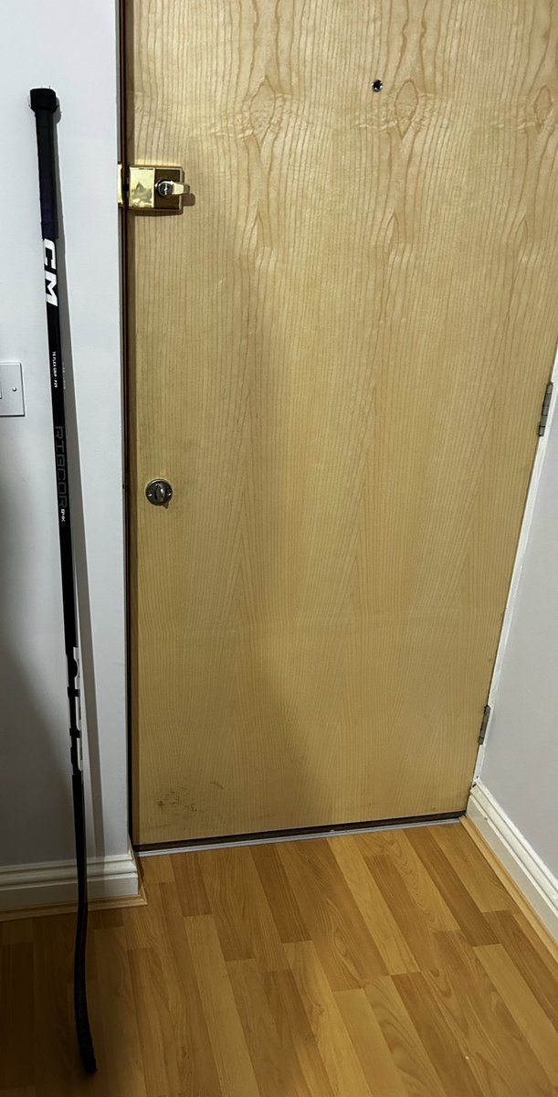 emmacatherine93's tweet photo. Put my stick the opposite side of our hallway after practice tonight. Seems right. ππ€#AJ47 #SticksOutForAdam https://t.co/aKlJaMNIGE
