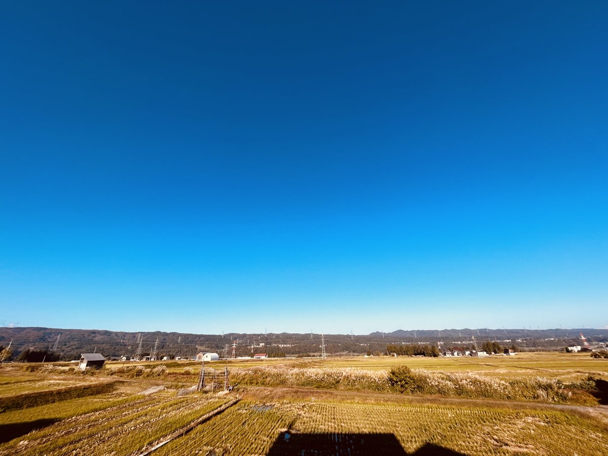 おはようございます！
今日の十日町市は晴れ☀

10月最終日ですね👻
今日も１日頑張りましょう！

#企業公式が毎朝地元の天気を言い合う