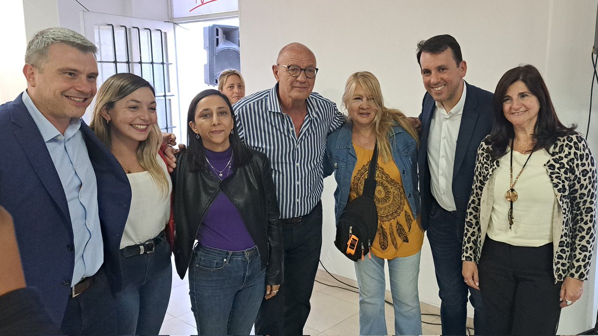Hermoso agasajo a nuestro partido y a nuestros referentes de <a href="/UCRGodoyCruz/">UCR Godoy Cruz</a> celebrando estos #40AñosdeDemocracia 🗳️

“Democracia con la que se vota, pero también democracia con la que se come, con que se educa y con la que se cura.” R.A

<a href="/UCRNacional/">Unión Cívica Radical</a> 
<a href="/ucrmendoza/">UCR Mendoza</a>
