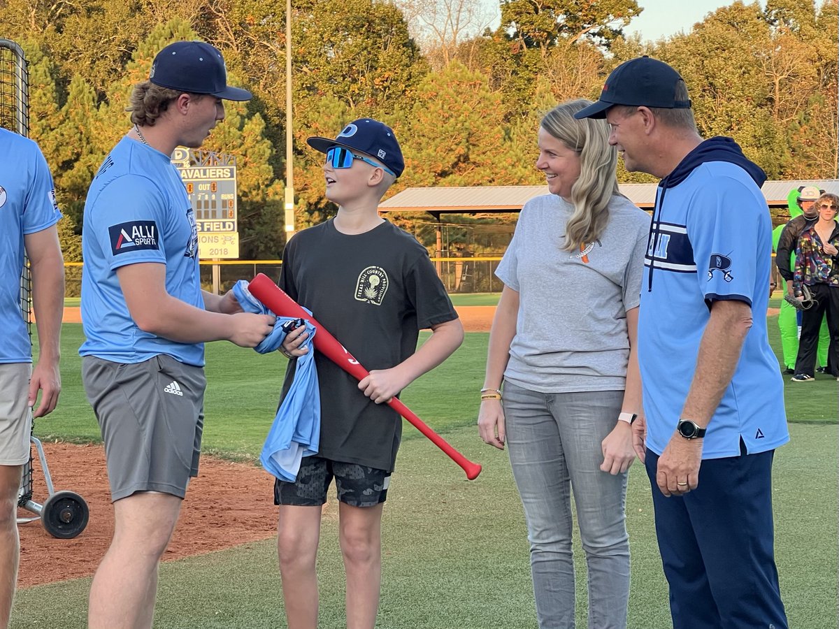 SpartDistrict6's tweet photo. When the Dorman Baseball team found out one of our D6 seventh graders, Griff Rousseau, had been recently diagnosed with leukemia, the Cavaliers stepped up to the plate to help Griff and his family. The #D6Family is #GriffStrong! https://t.co/miXrJwJ4ol