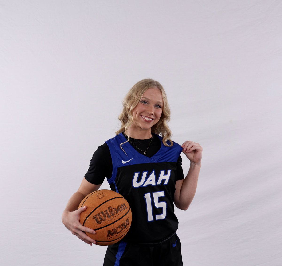 Meet •ANDIE FLATGARD•

#15 SO G from Ridgeland, MS. 

Major: Marketing 

Fun Fact: has played the piano since 1st grade