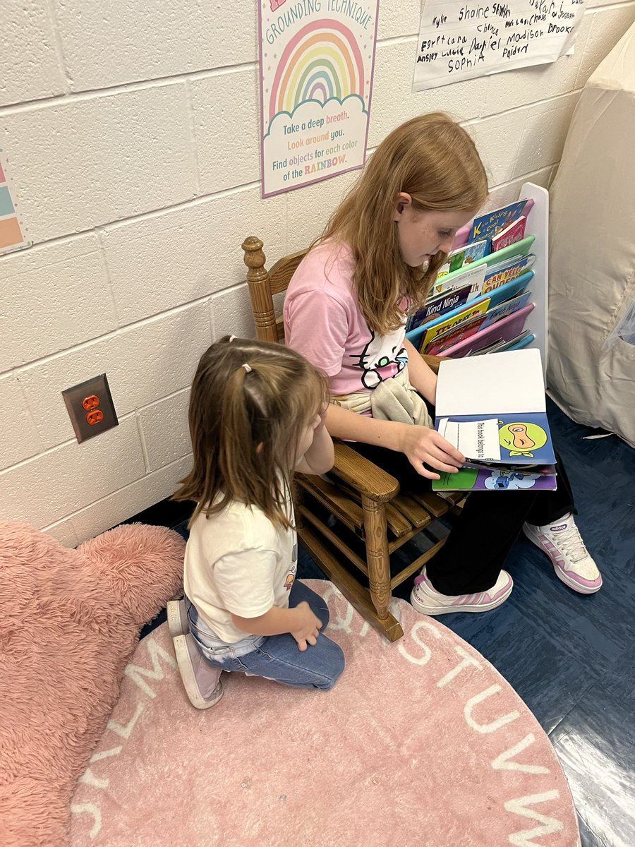 garrison3_mrs's tweet photo. These 5th grade students are becoming amazing mentors to my first graders. 
#oneteamonedream 
@UGE_HCS 
@MrsKWilsonUGE https://t.co/qgOei4GWne