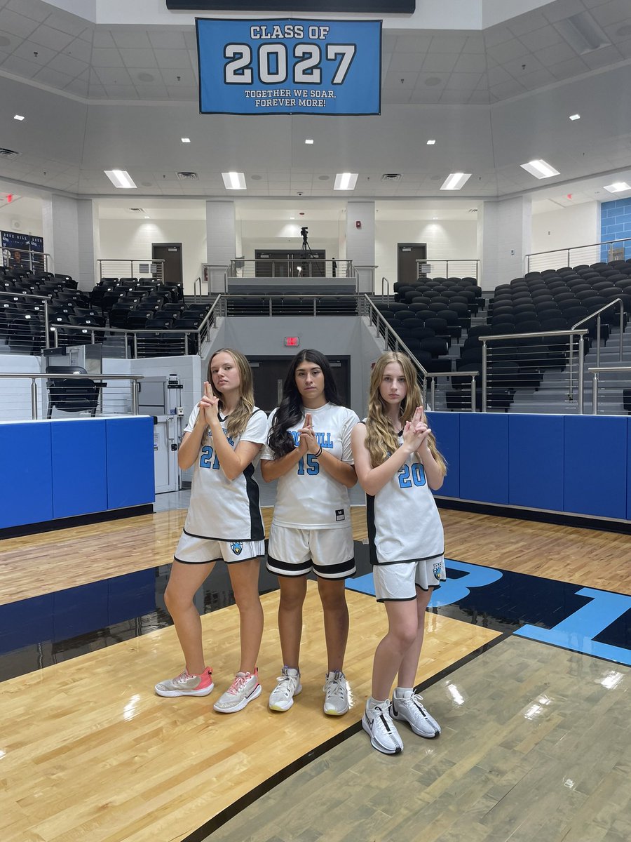 aliyanas08's tweet image. My first high school media day for basketball!! We had some fun with it 🤪. Ready for game day tomorrow!! 🏀💪@KadenceSte14951 @JuliannaDada @KeenaMays23 @RockHillGBB #teamchem #lookgood #girlboss #dr1ve #multisportathlete