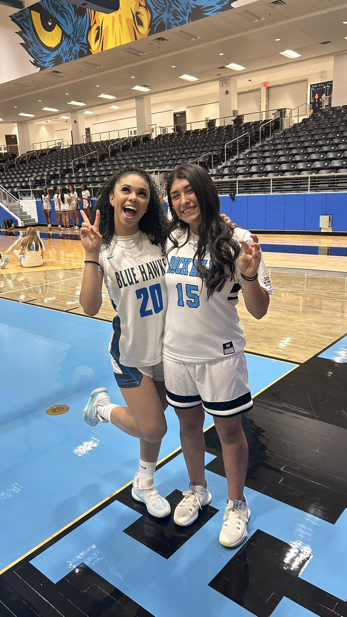 aliyanas08's tweet image. My first high school media day for basketball!! We had some fun with it 🤪. Ready for game day tomorrow!! 🏀💪@KadenceSte14951 @JuliannaDada @KeenaMays23 @RockHillGBB #teamchem #lookgood #girlboss #dr1ve #multisportathlete