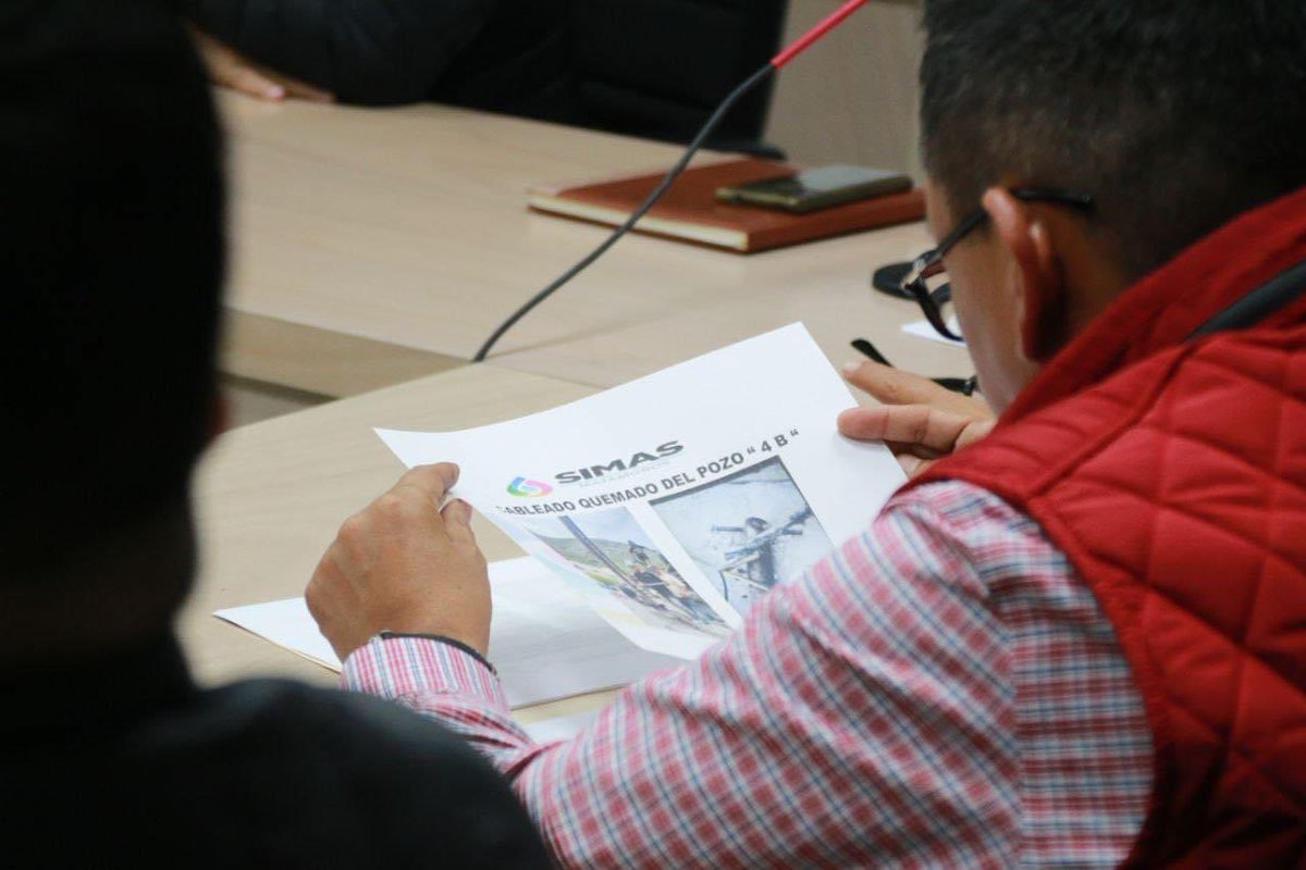 charro_rl's tweet photo. En la reunión con el Comité de Monitoreo y Abastecimiento de Agua Potable 🚰💧continuamos con el mejoramiento en el servicio de red de agua, manteniendo una afluencia de 361 LPS, contando con 11 horas el servicio de agua potable.

@mrikelme 
#JuntosLoHacemosMuchoMejor https://t.co/1XUiS2tUg8