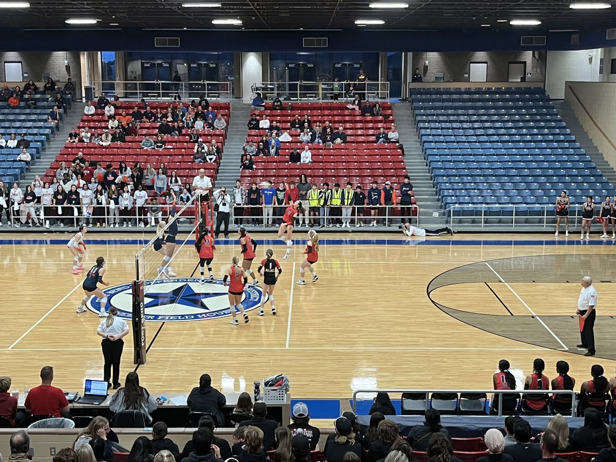 Still proud of our girls. Great season ladies! Good luck in the playoffs, 7Lakes. ❤️🖤🐾🏐 #ALLIN #BulldogPride