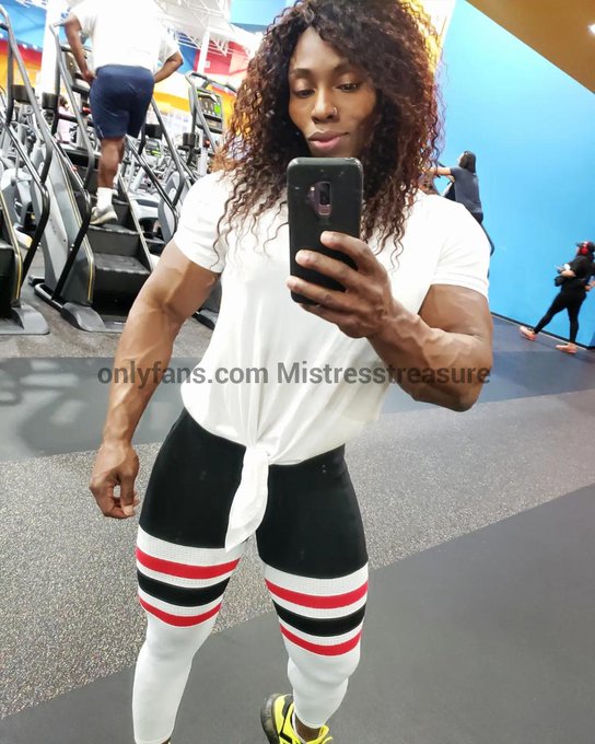 Mind your own business monday..he was doing fine till I flexed 🤣 #ebonyfemdom #femalebodybuilder #mistresslife<a href="/tag/curves"class="tags"><span>#curves</span></a><a href="/tag/femdom"class="tags"><span>#femdom</span></a><a href="/tag/mistresslife"class="tags"><span>#mistresslife</span></a><a href="/tag/iseeu"class="tags"><span>#iseeu</span></a><a href="/tag/femalebodybuilder"class="tags"><span>#femalebodybuilder</span></a>